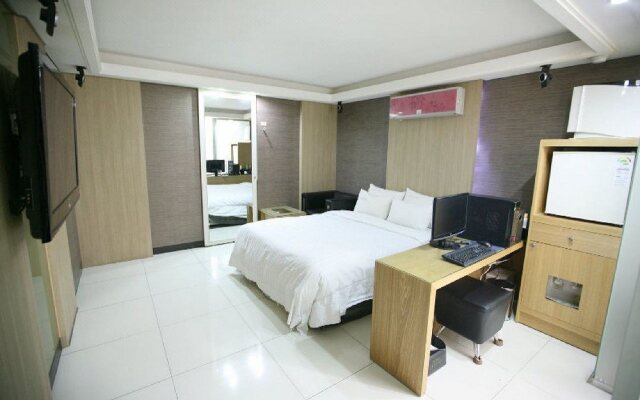Hit Hotel