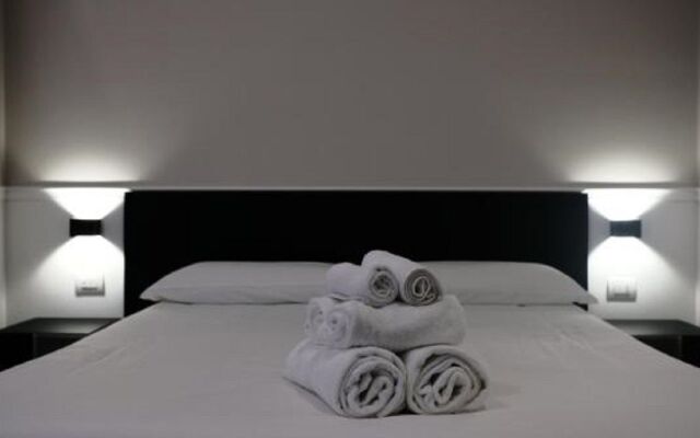 Отель Five Boutique Rooms