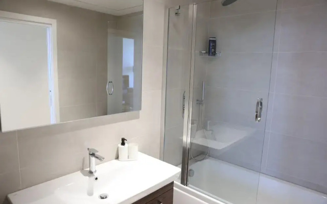 Luxury High Floor Suite Mercury Towers