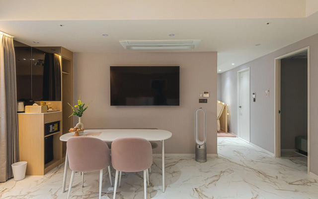 Asherah Villard Aqua Business Hotel