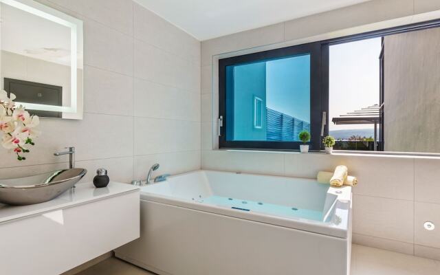 Pleasing Apartment in Crikvenica With Private Pool