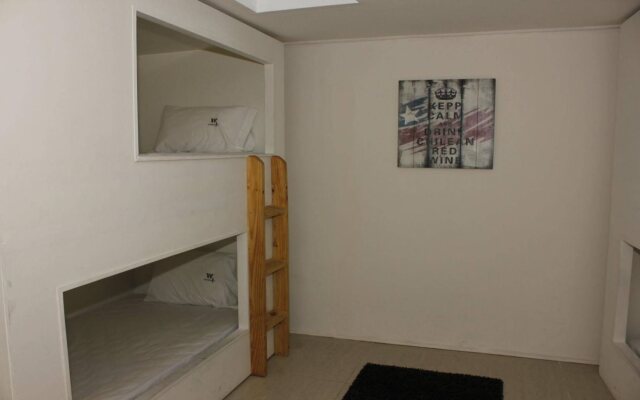 Hostel Bed & Wine