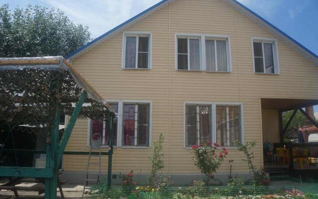 Guest House Na Rybatskom
