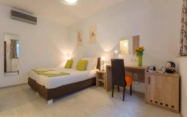 Old Town Rooms and Apartments