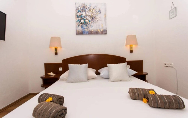 Sandra - Quiet & Close to the Beach - A3