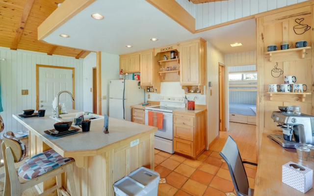 Scenic Kernville Getaway w/ Deck & Mountain Views!