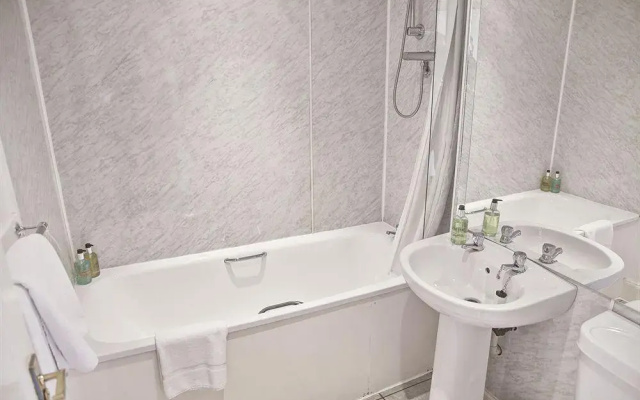 Fountain Court Apartments - Morrison