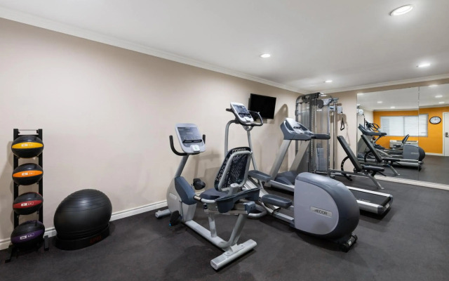 Solara Inn and Suites