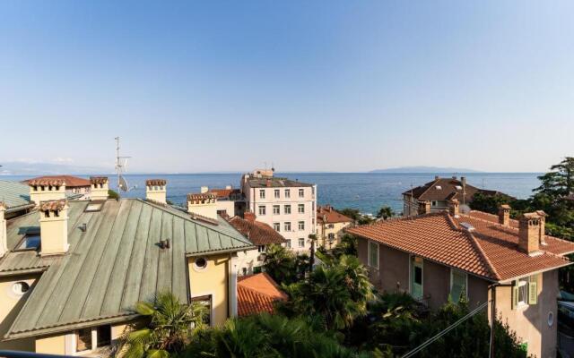 Luxury Peitho Residence