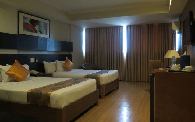 The Pinnacle Hotel and Suites