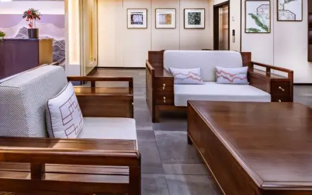 Luxiaolu PLUS Hotel (Xinxiang University Town)