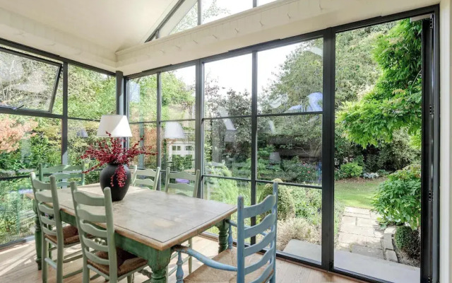 Beautiful Family Home w Garden Pool - Wimbledon
