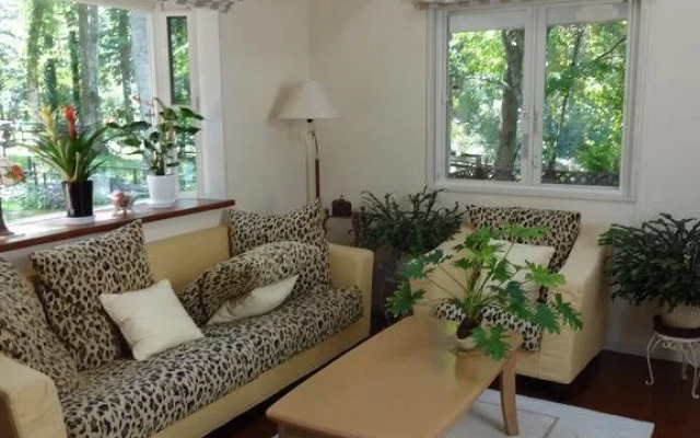 Shoku to Iyashi No Guest House Vivien Claire