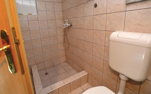 Nice Home in Gracisce With 6 Bedrooms, Internet and Outdoor Swimming Pool
