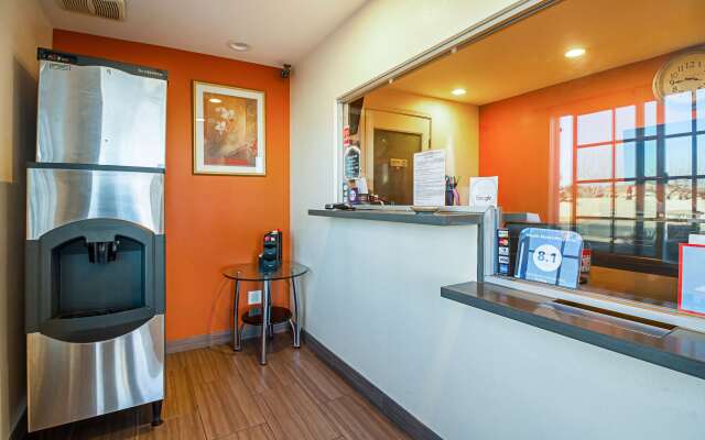 Motel 6 on Maple