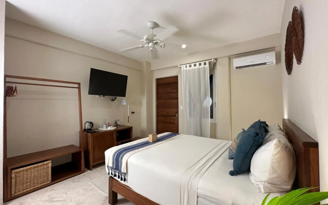 Noah Beach Hotel & Suites