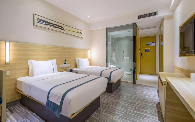 City Comfort Inn Hotel (Zhanjiang Huaduhui Dingsheng Square)