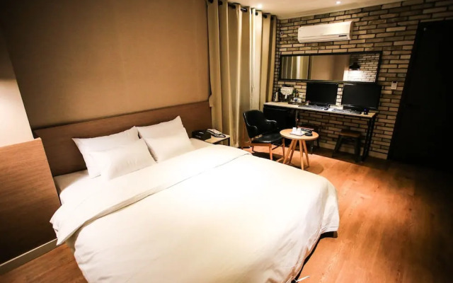 Bundang (Seohyeon) Hotel GO