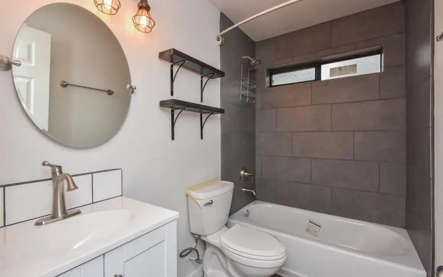 Charming 2-bed Apartment in Houston