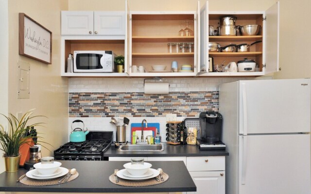 CH5 & CH7 - Majestic View Fully Furnished 1BR Dog Ok