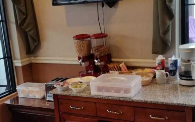 Colonie inn and Suites