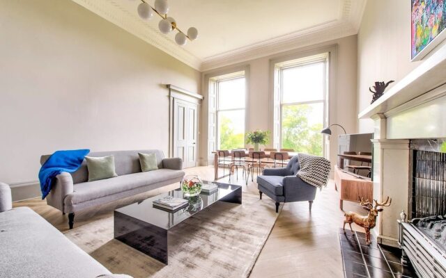 Ainslie Place Luxury Apt In Heart Of The City