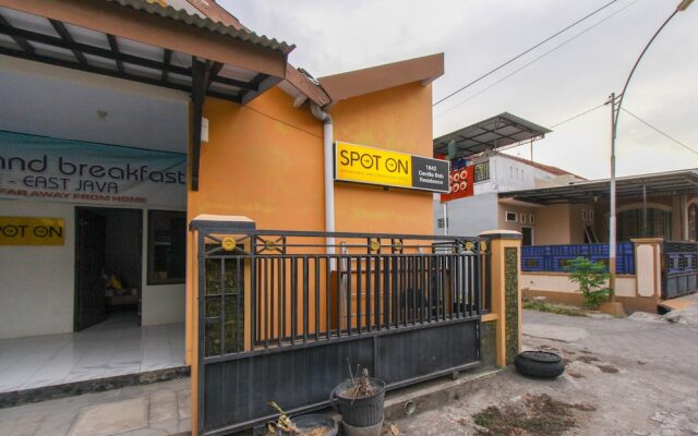 SPOT ON 1842 Cevilla Bnb Residence Syariah