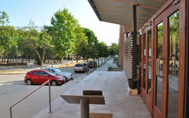 Residencia Universitaria Giner de Los Ríos - Hostel