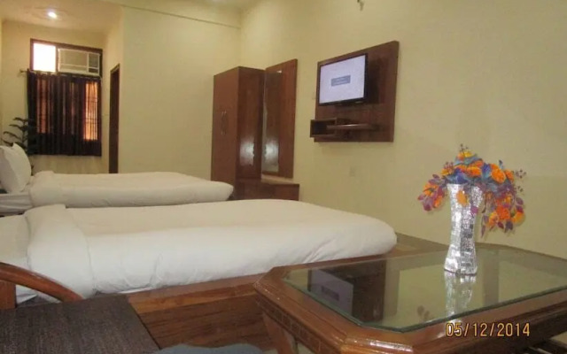 Hotel Vrindavan Garden