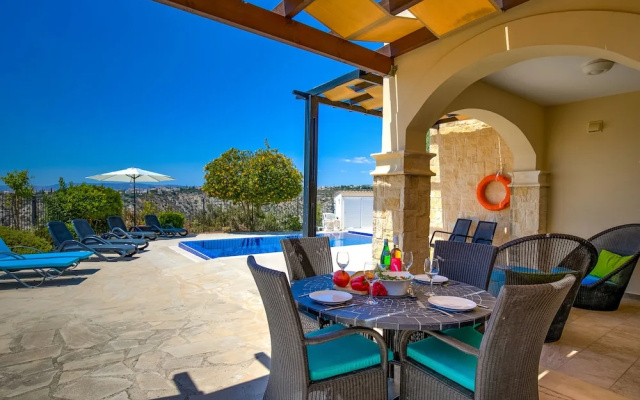Stunning 3 bedroom villa 'BZ01' with private pool, stunning views, communal pool and resort facilities, Zephyros Village on Aphrodite Hills Re