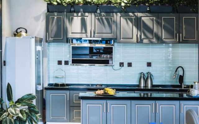 Dongmo · Internet Red Travel Beach Hotel (Dali Erhai Branch)