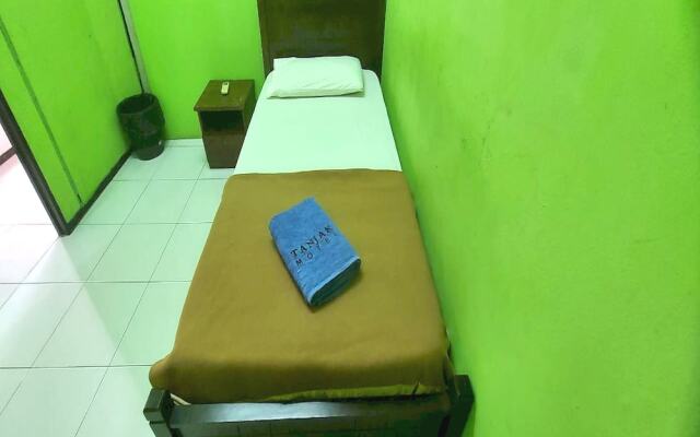 OYO 90937 Tanjak Hotel