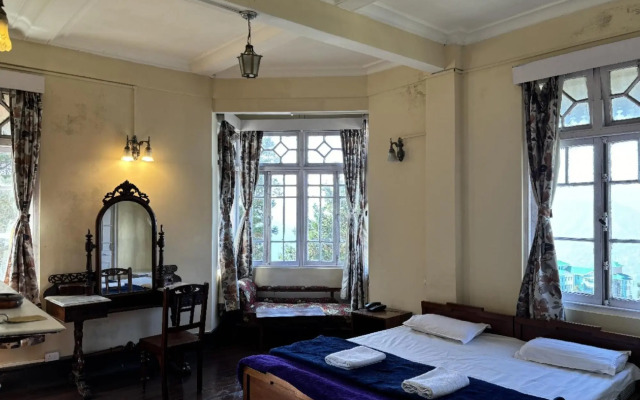 Pineridge Hotel