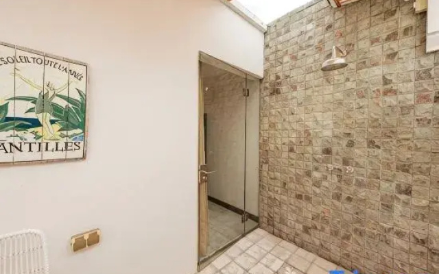 Stylish 3BR Escape, 5 Mins to Seminyak Beach