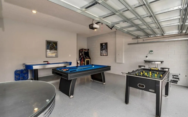 498mb 8 Bedroom Villa by Redawning