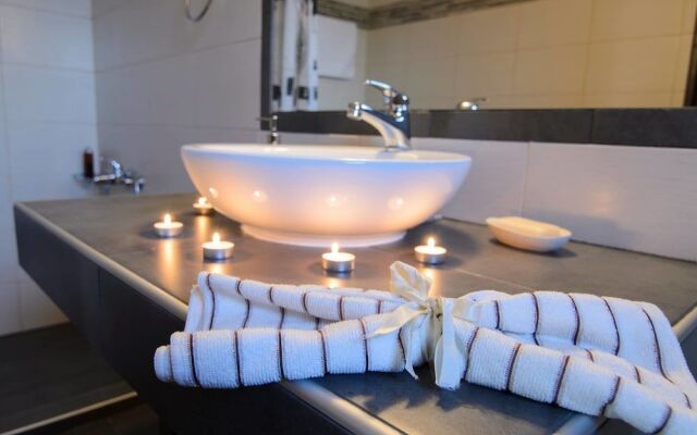 Traditional Apartments Madares