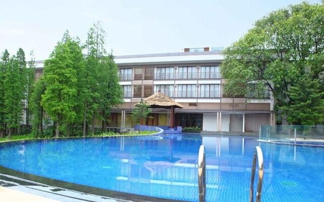 Baiyun Lakeside Hotel