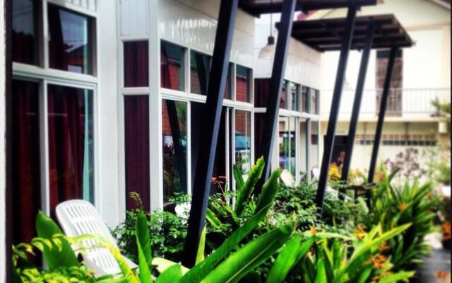 Loma Place Hotel