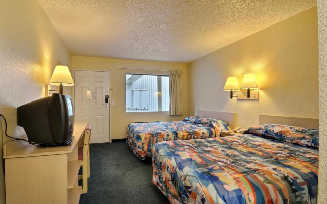 Motel 6 Seattle, WA - South