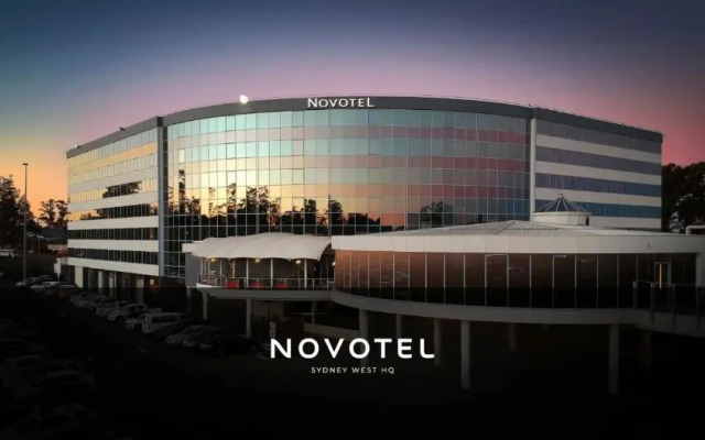 Novotel Sydney West HQ Hotel