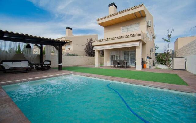 Villa hoyo 7-NIEVE -CAMPO DE GOLF,PLAYA CERCANA