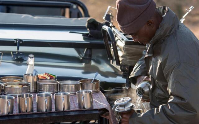Thornybush Simbambili Lodge