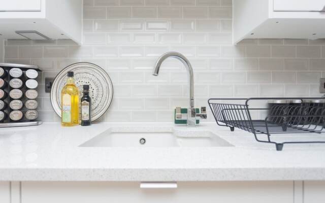 Bright, Newly Refurbished Townhouse in Bath