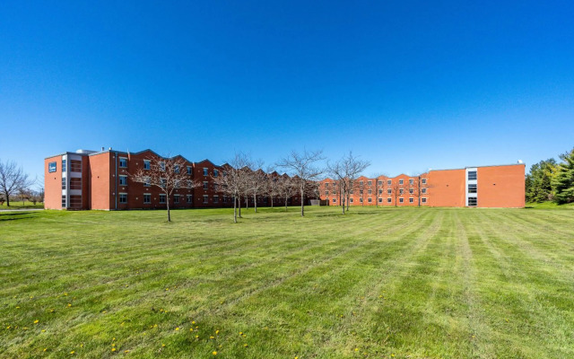 Residence & Conference Centre - Welland