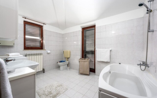 Stunning Home in Liznjan With Wifi and 3 Bedrooms