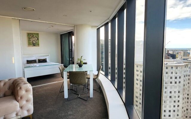 Sunny, Spacious And Magnificent Sea Views!