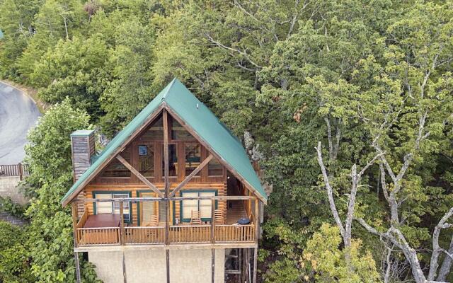 Majestic Mountain View by Heritage Cabin Rentals