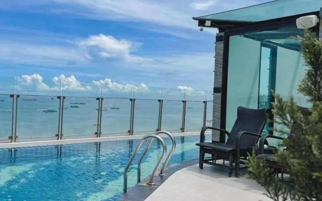 Serenotel Pattaya Beach Front