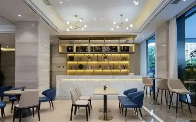 Kyriad Hotel (Xinhua County Government)