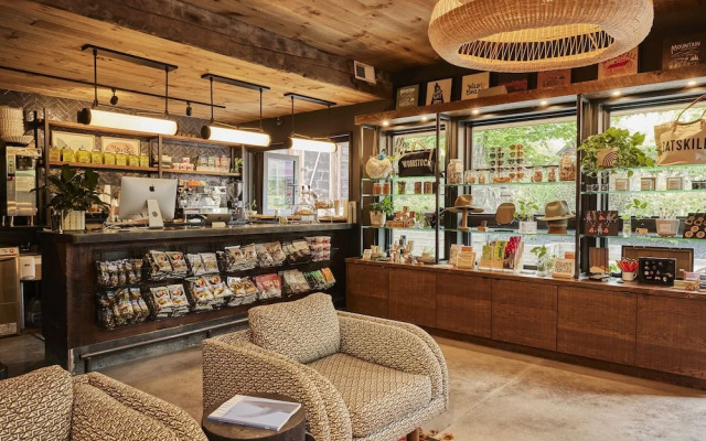 Woodstock Way Hotel